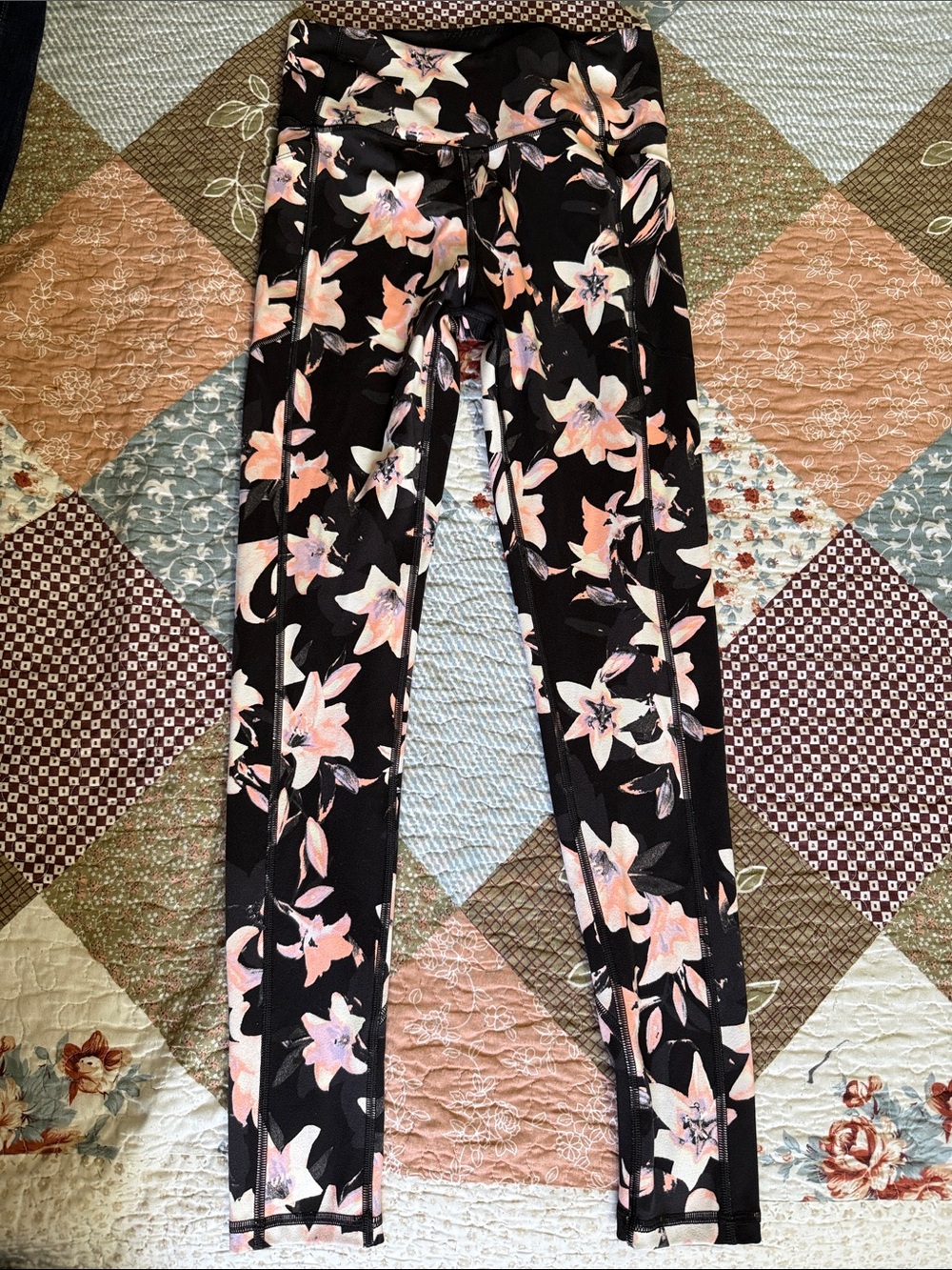 Victoria's Secret Athletic Active Leggings  Womens size 8